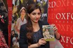 Soha Ali Khan at Oxford Bookstore for a DVD launch in Mumbai on 20th Dec 2012 (12).JPG